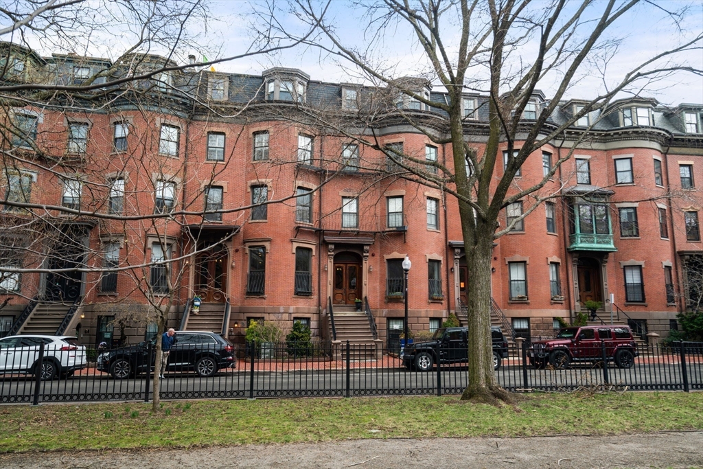 14 Worcester Sq # 2