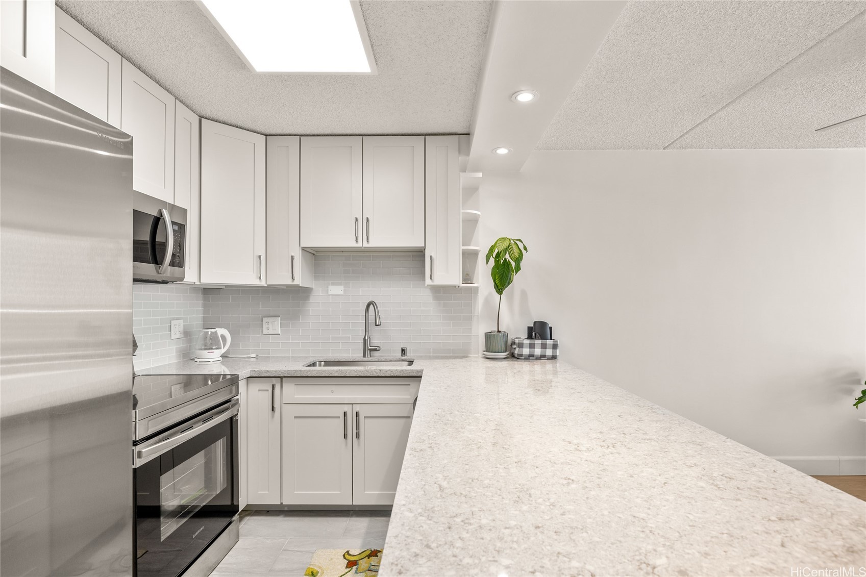 400 Hobron Lane 2207