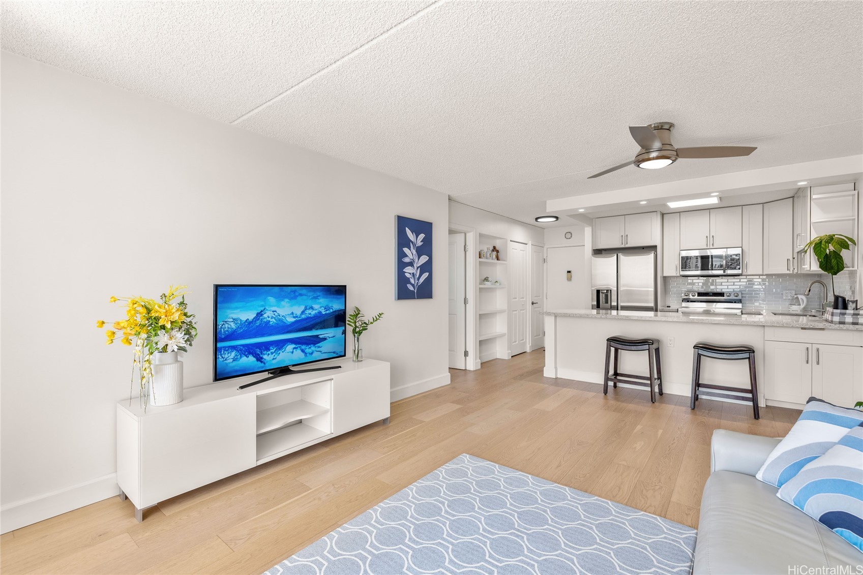 400 Hobron Lane 2207