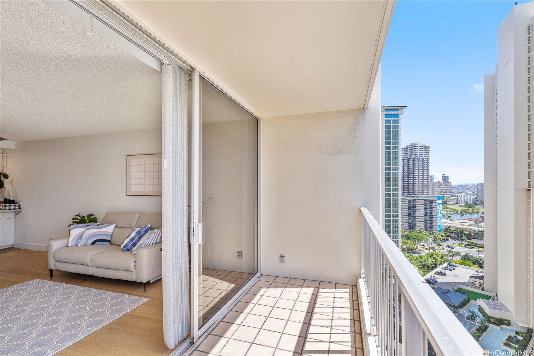 400 Hobron Lane 2207