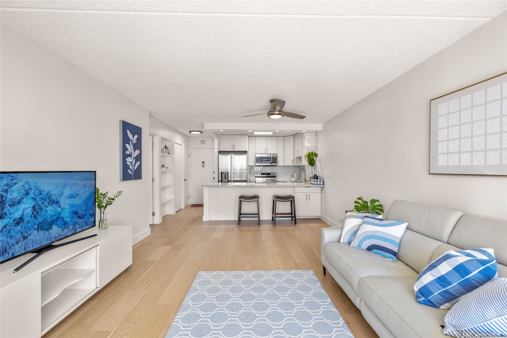 400 Hobron Lane 2207