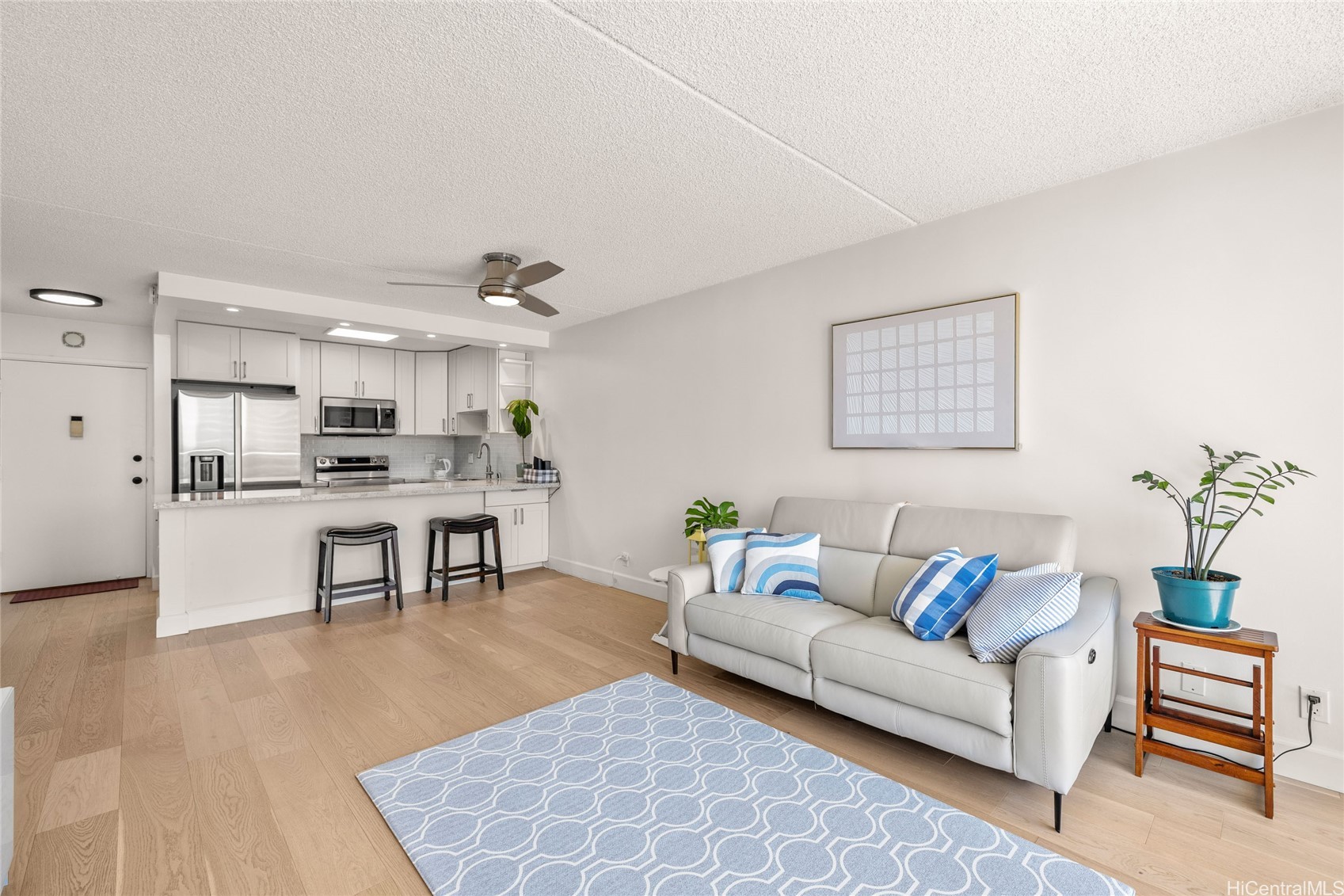 400 Hobron Lane 2207