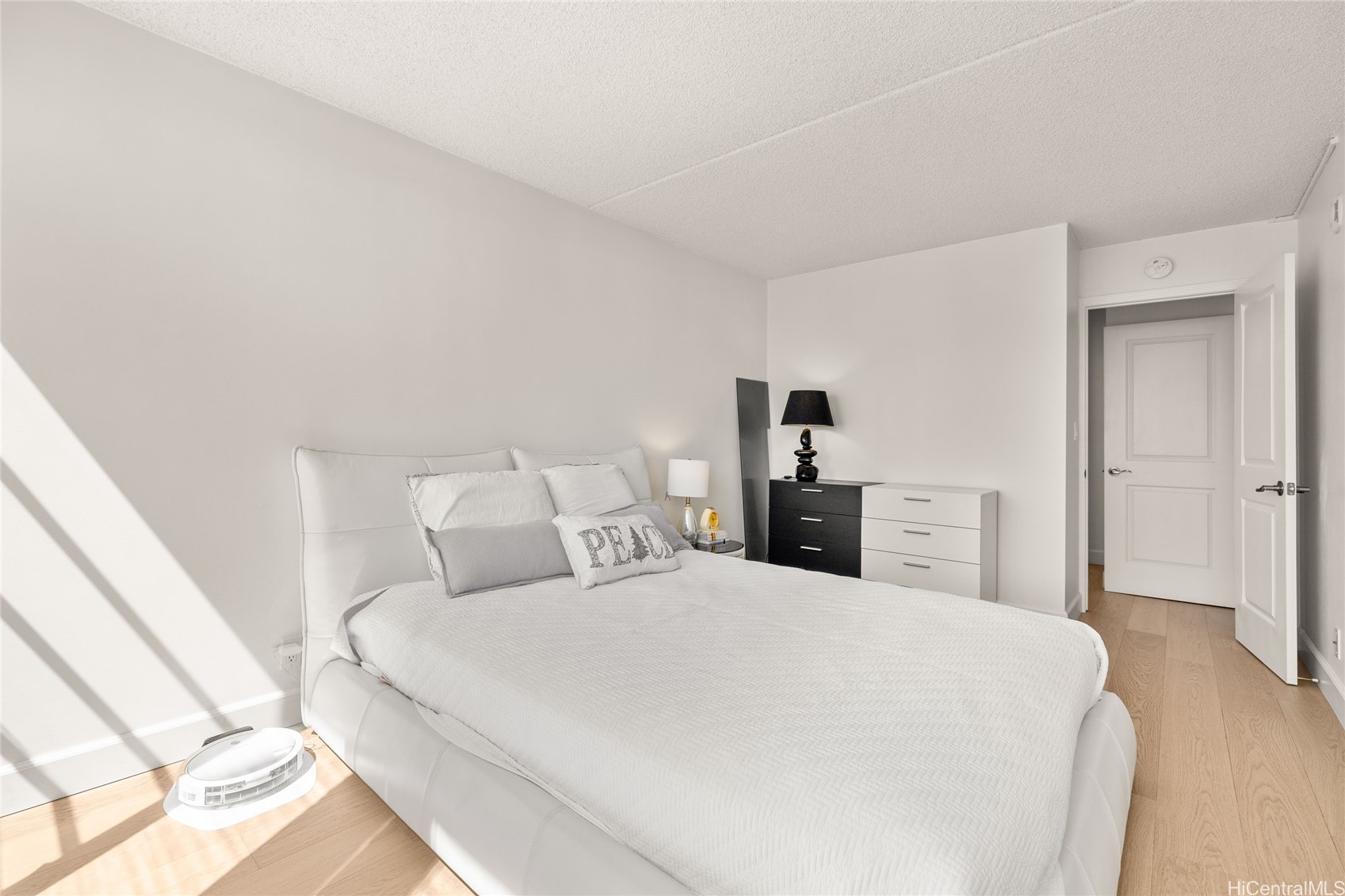 400 Hobron Lane 2207