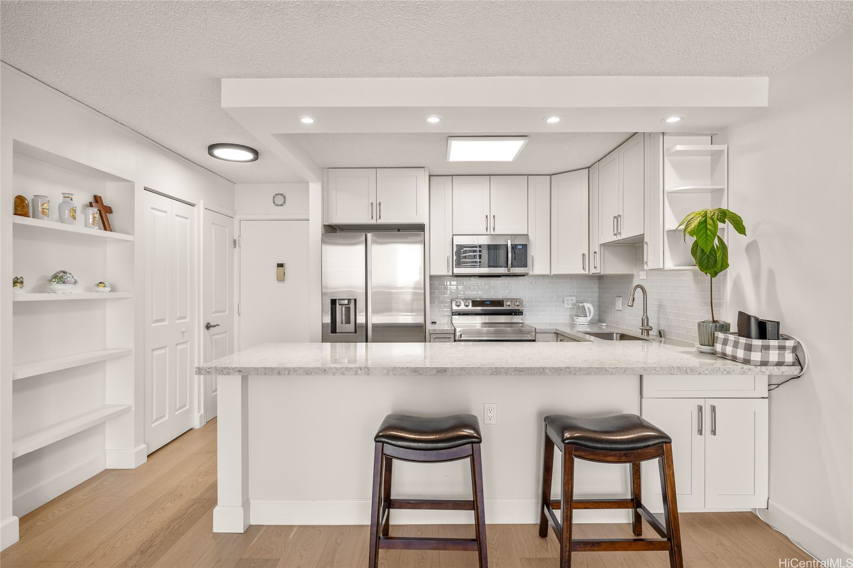 400 Hobron Lane 2207