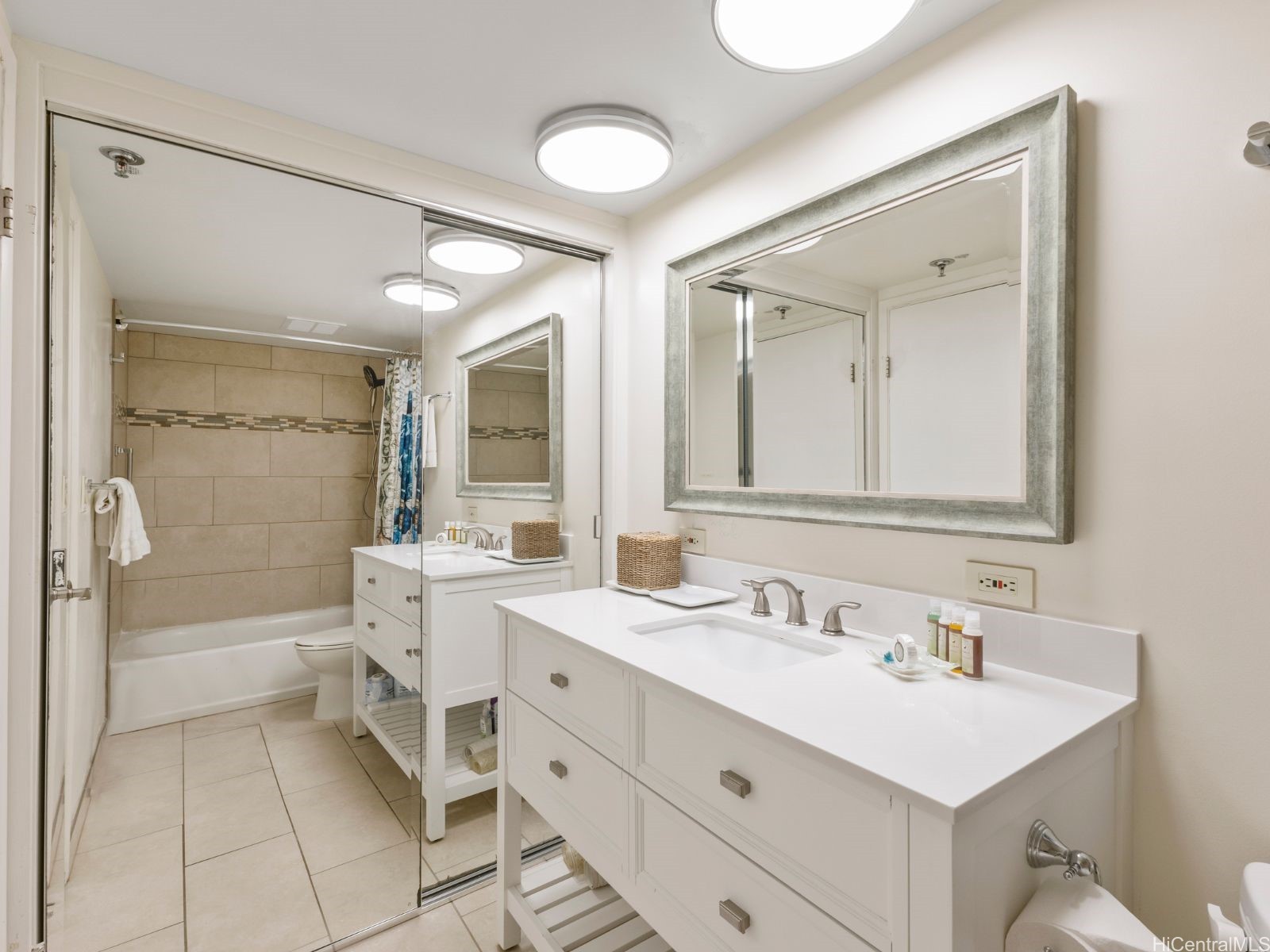 229 PAOAKALANI Avenue 1004