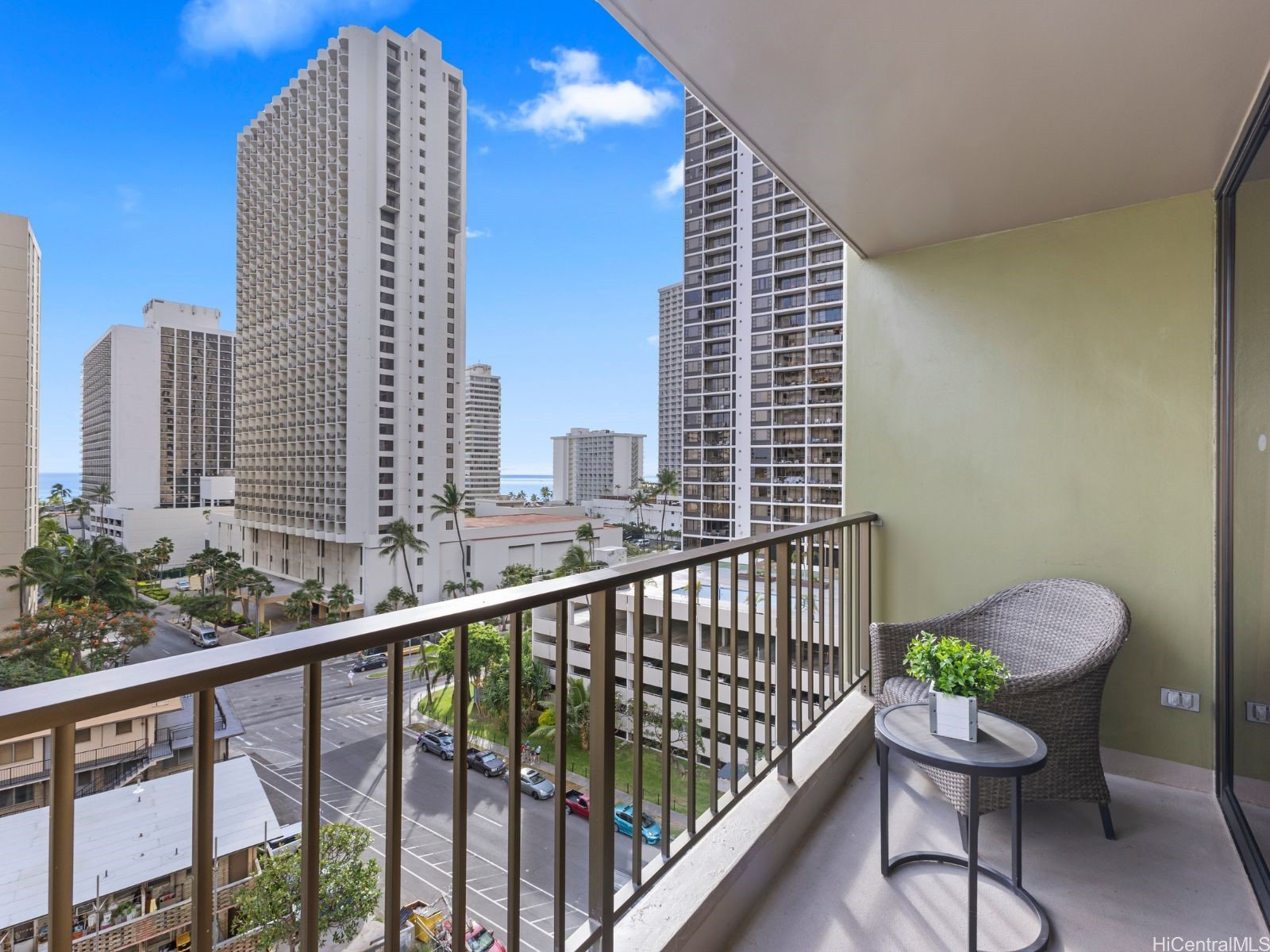 229 PAOAKALANI Avenue 1004