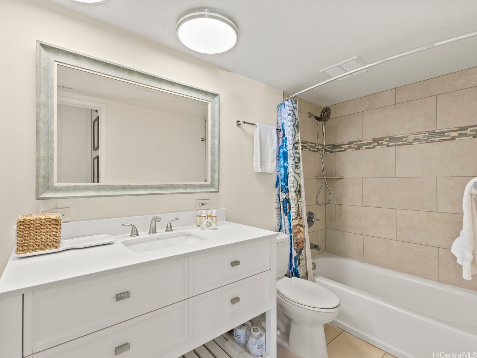 229 PAOAKALANI Avenue 1004