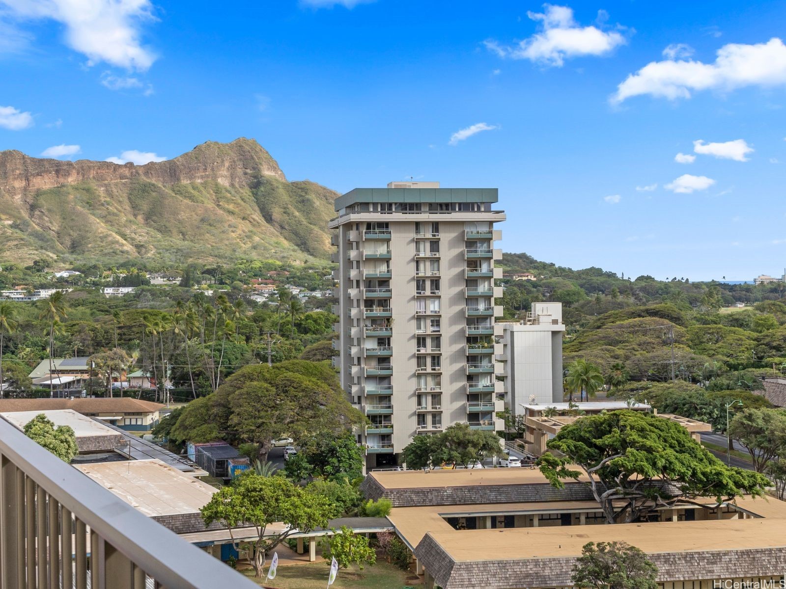 229 PAOAKALANI Avenue 1004