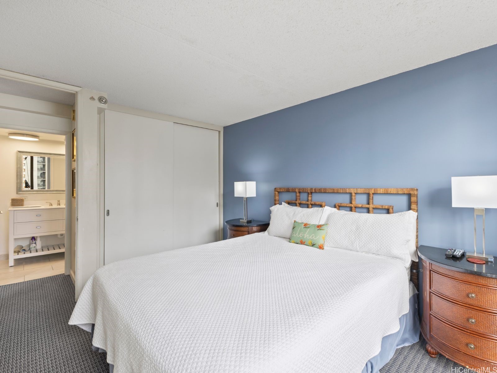 229 PAOAKALANI Avenue 1004