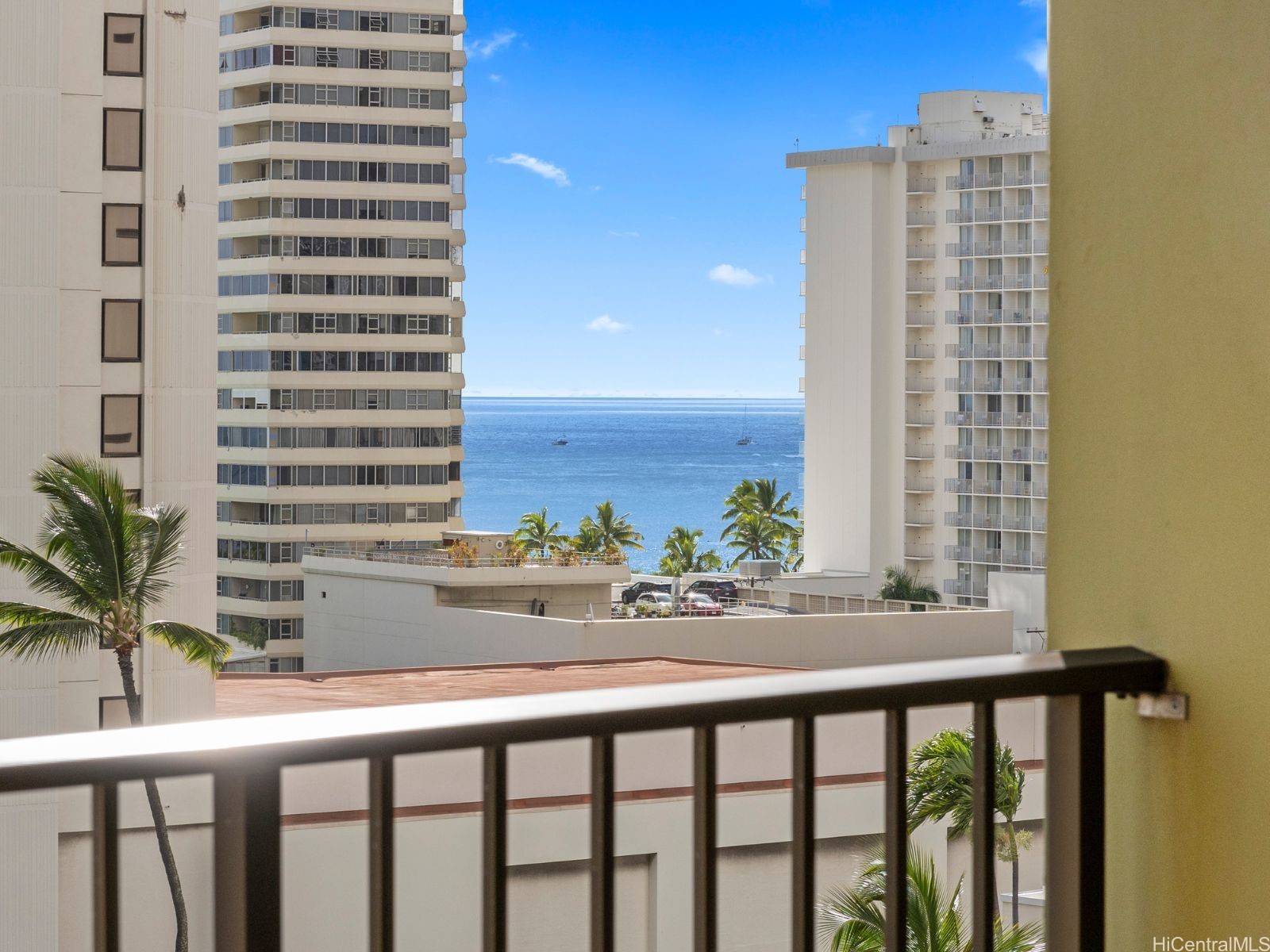 229 PAOAKALANI Avenue 1004