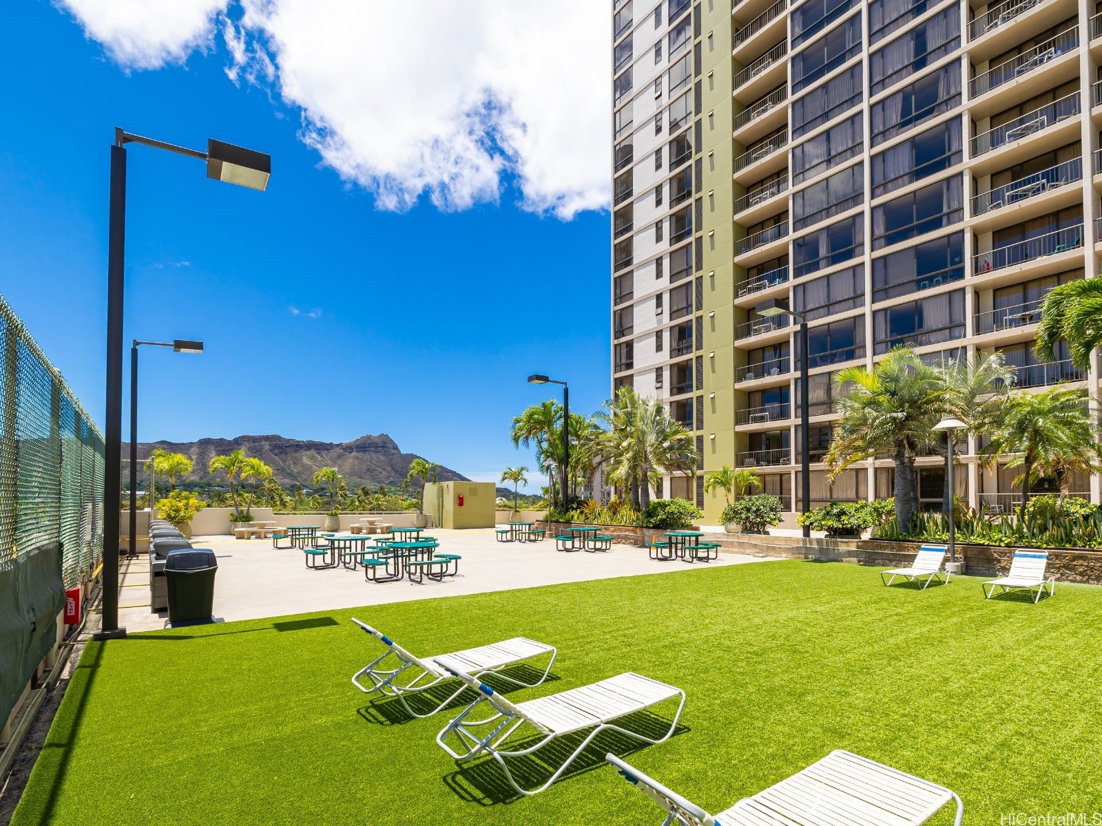 229 PAOAKALANI Avenue 1004