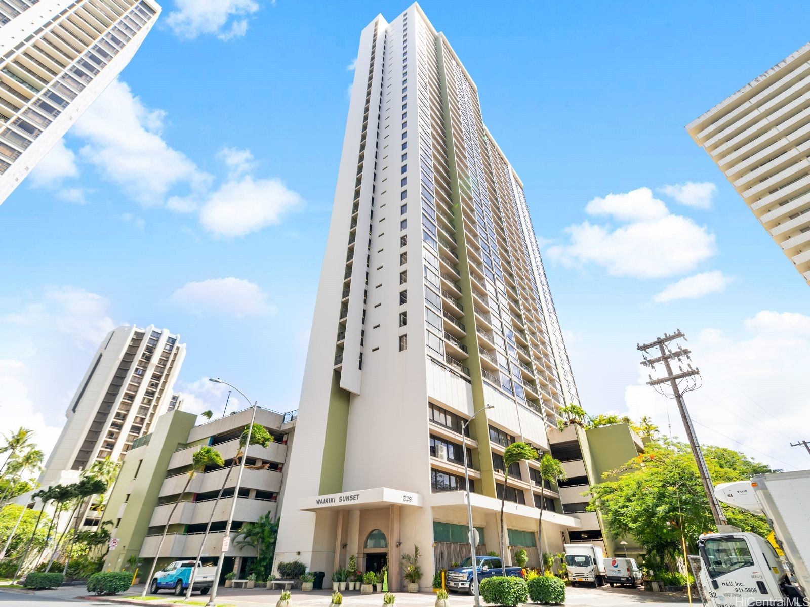 229 PAOAKALANI Avenue 1004