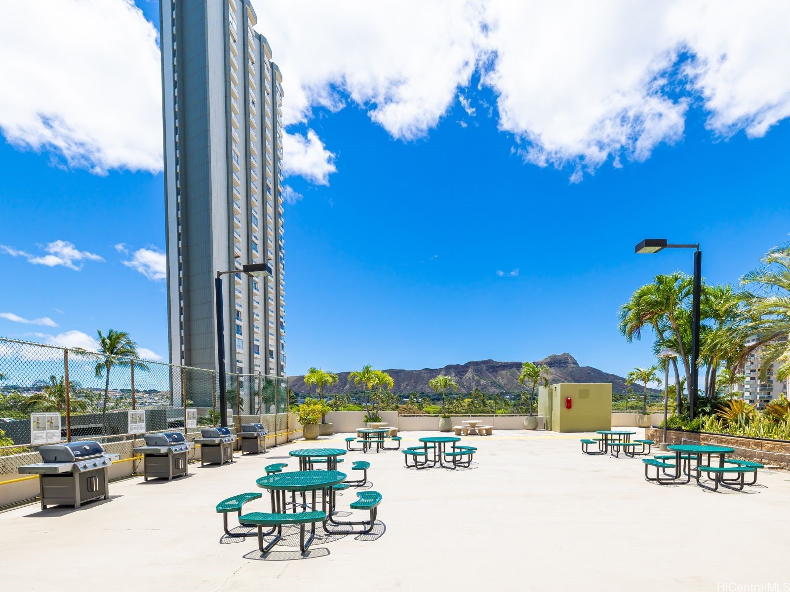 229 PAOAKALANI Avenue 1004