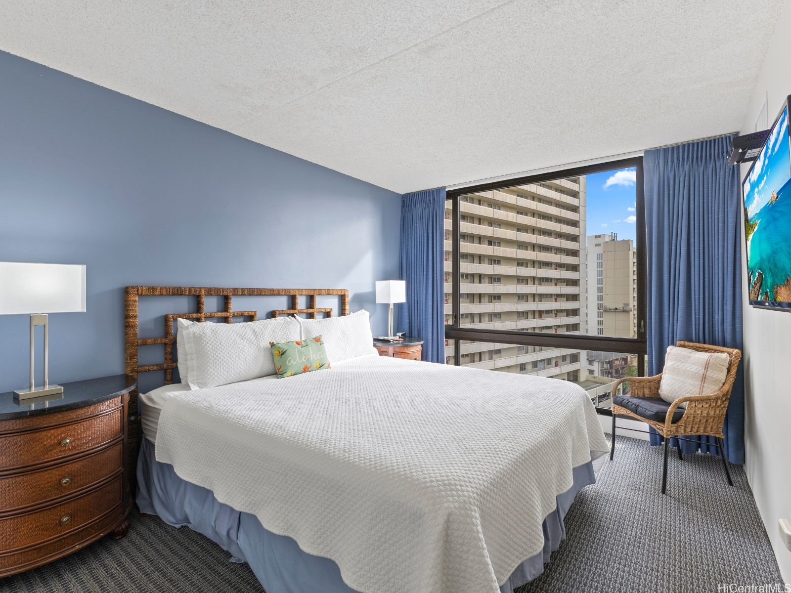 229 PAOAKALANI Avenue 1004