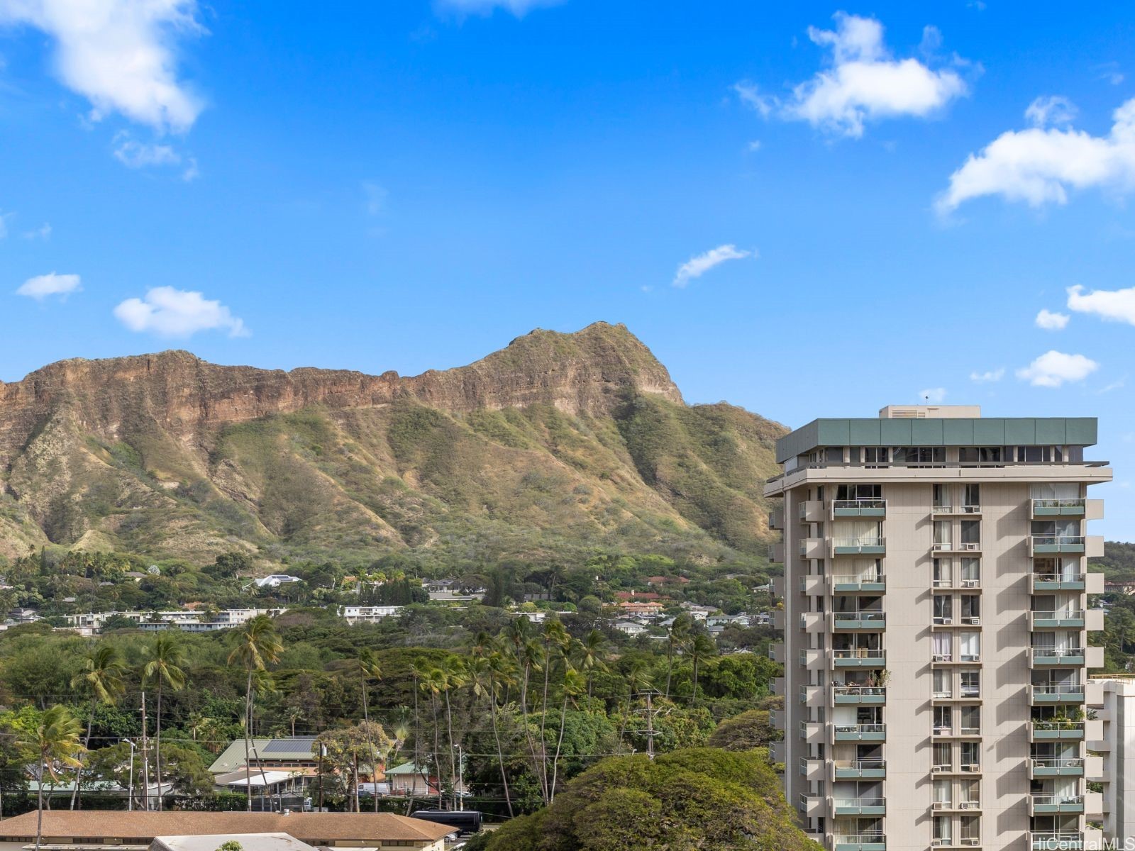229 PAOAKALANI Avenue 1004