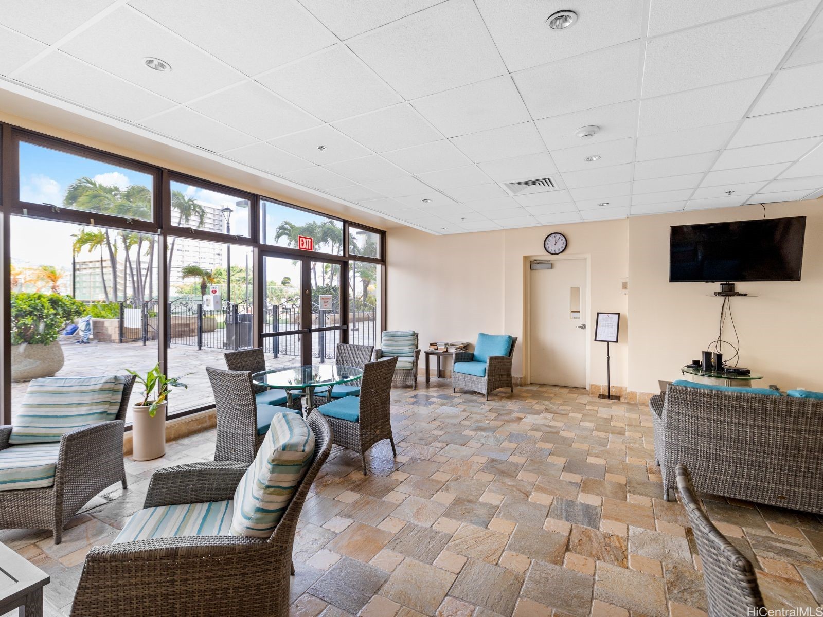 229 PAOAKALANI Avenue 1004