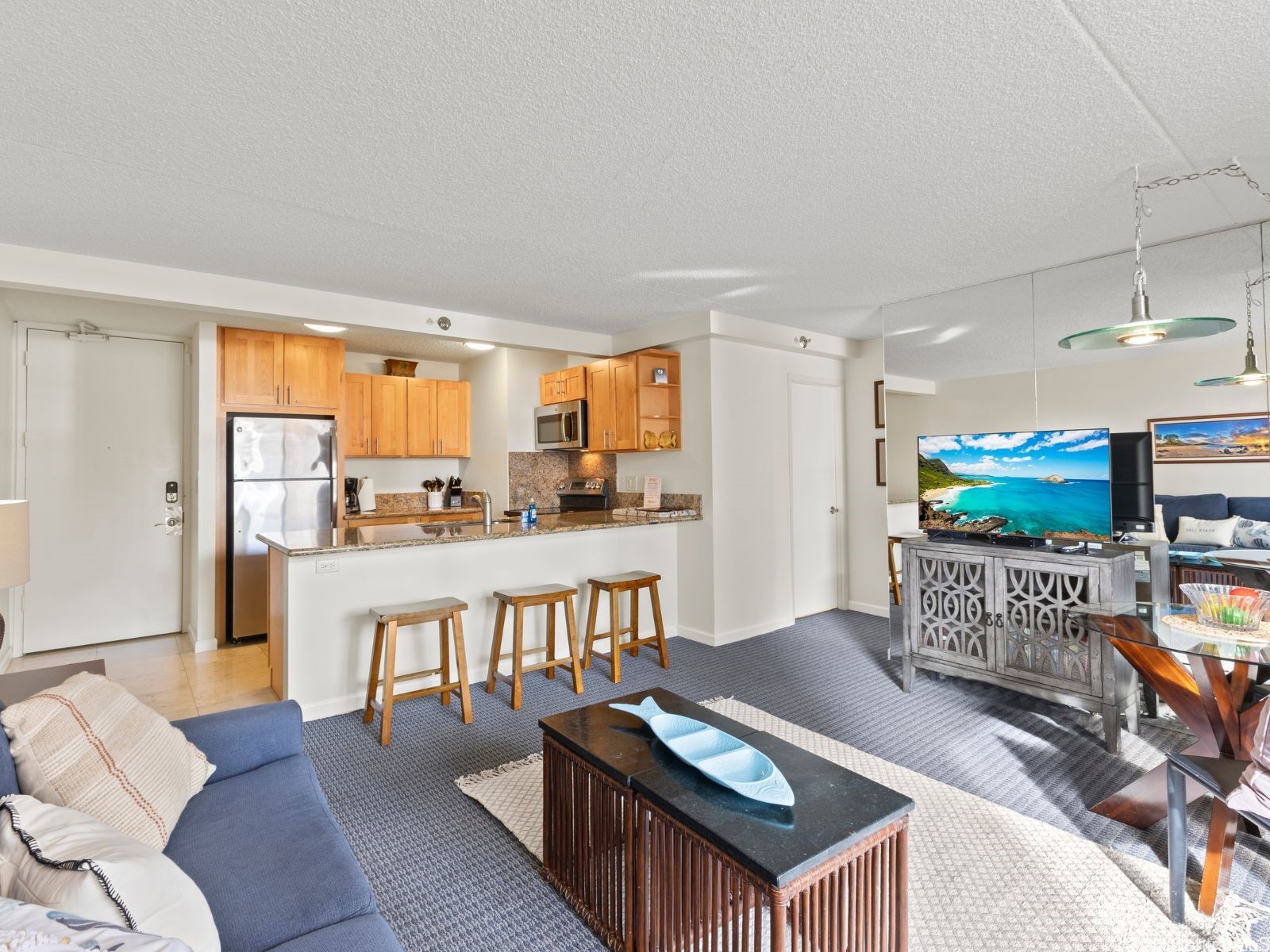 229 PAOAKALANI Avenue 1004