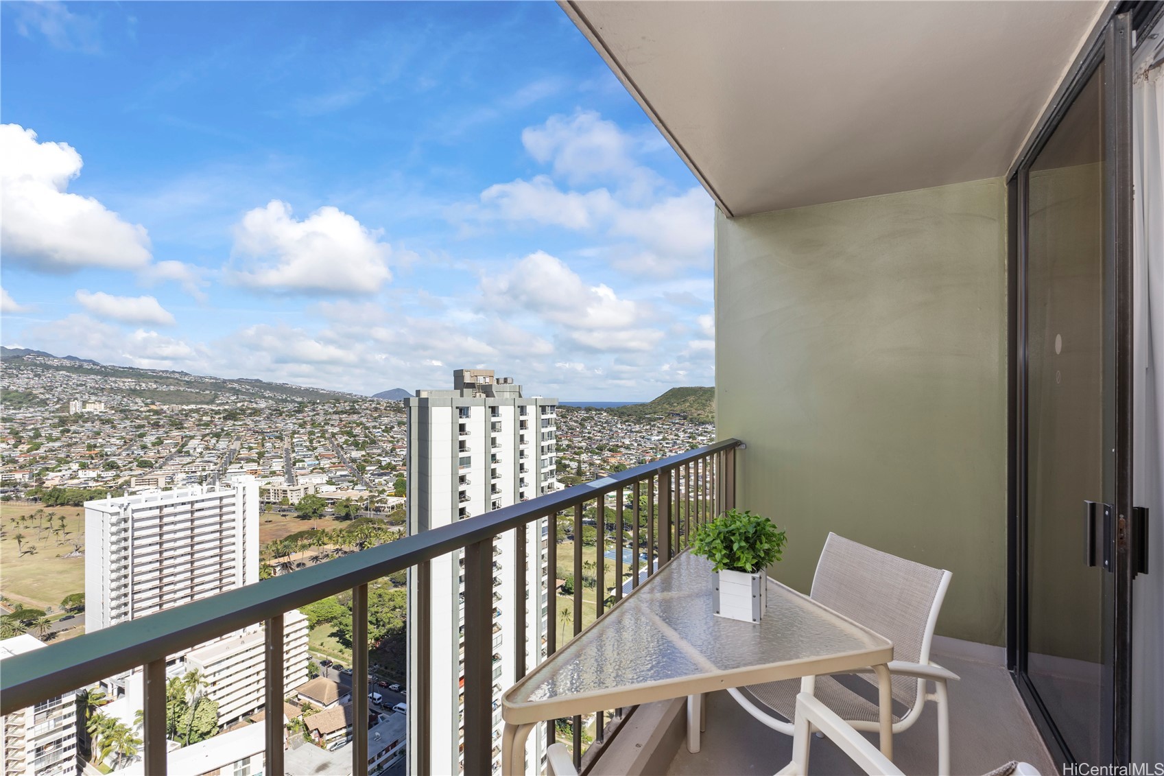 229 PAOAKALANI Avenue 3711