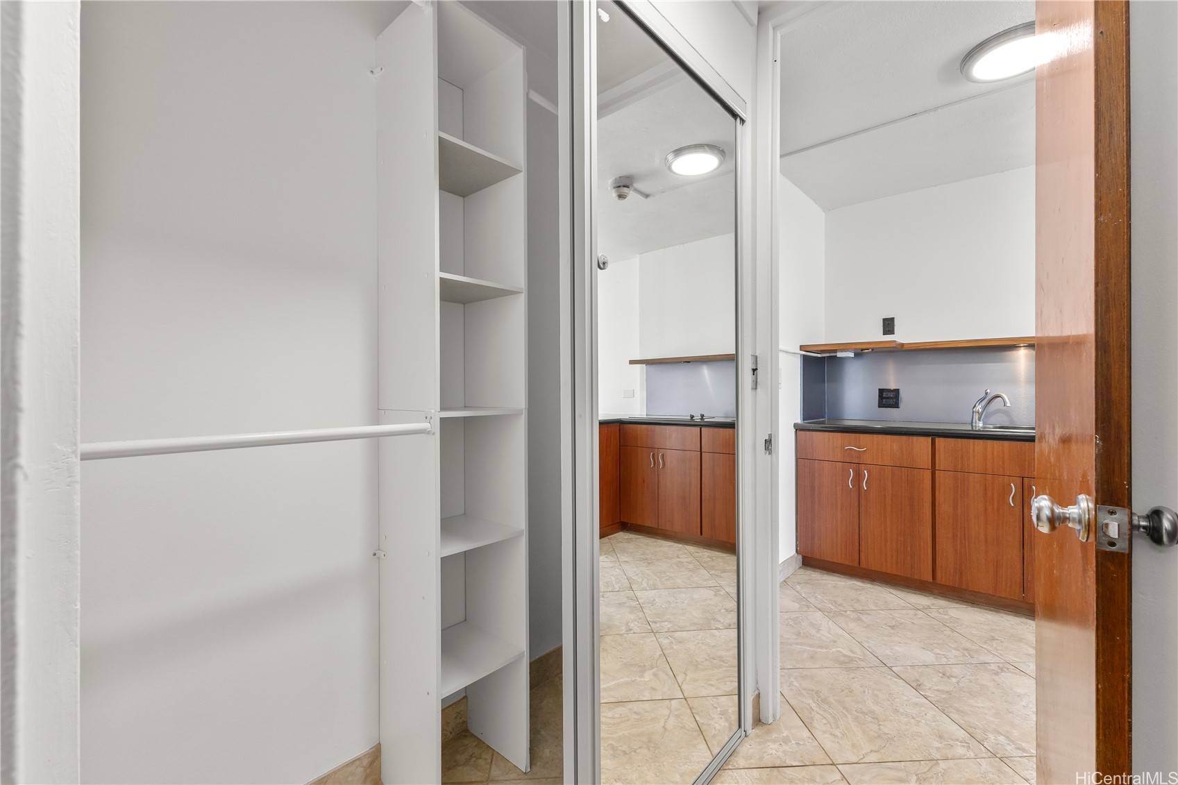 1511 Nuuanu Avenue 933