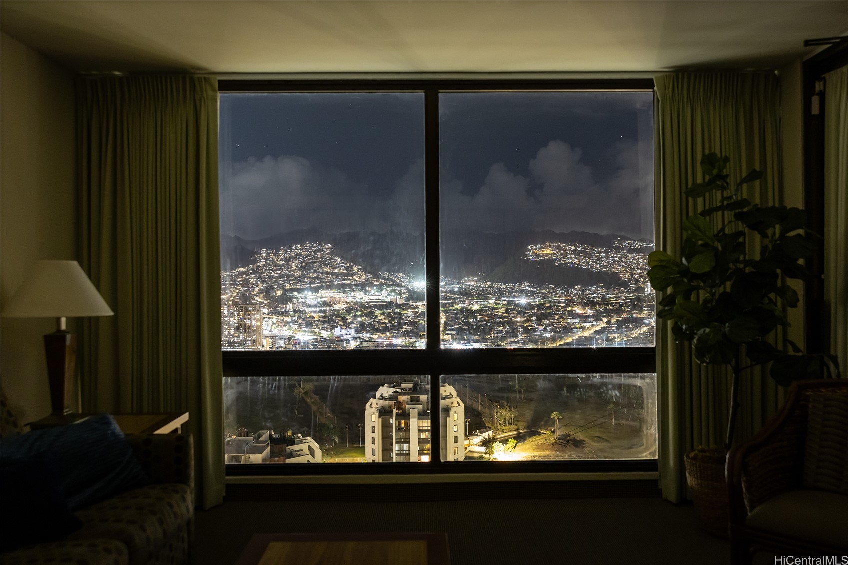229 PAOAKALANI Avenue 3711 (NUC)