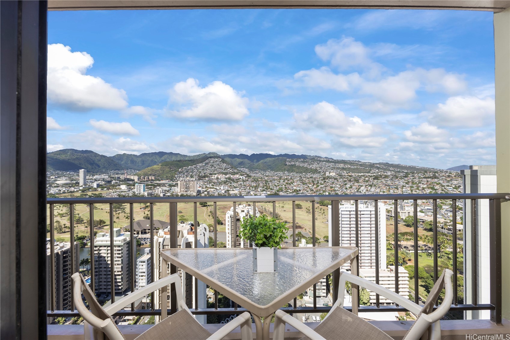 229 PAOAKALANI Avenue 3711 (NUC)