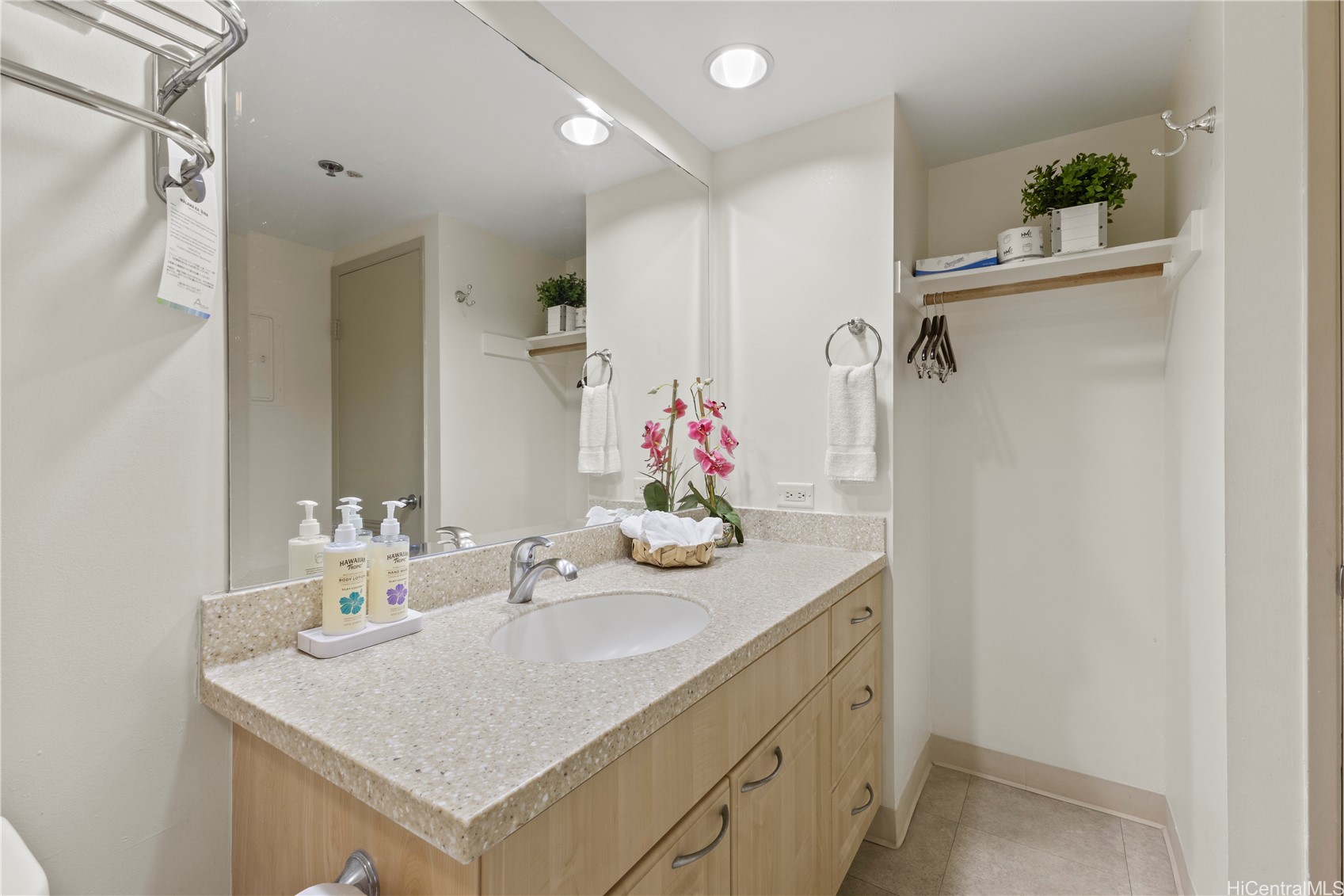 229 PAOAKALANI Avenue 3711 (NUC)