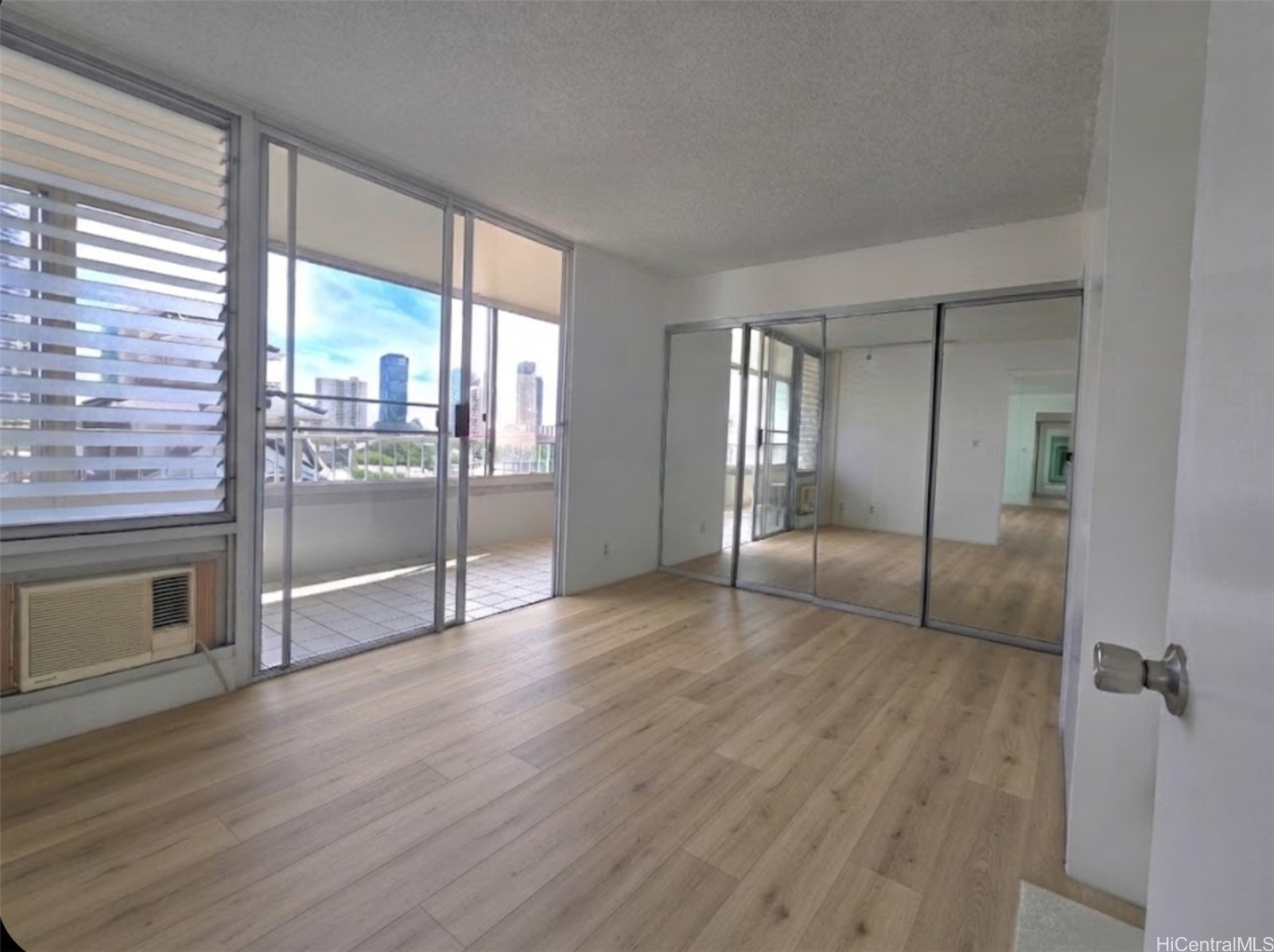 1122 Elm Street 707