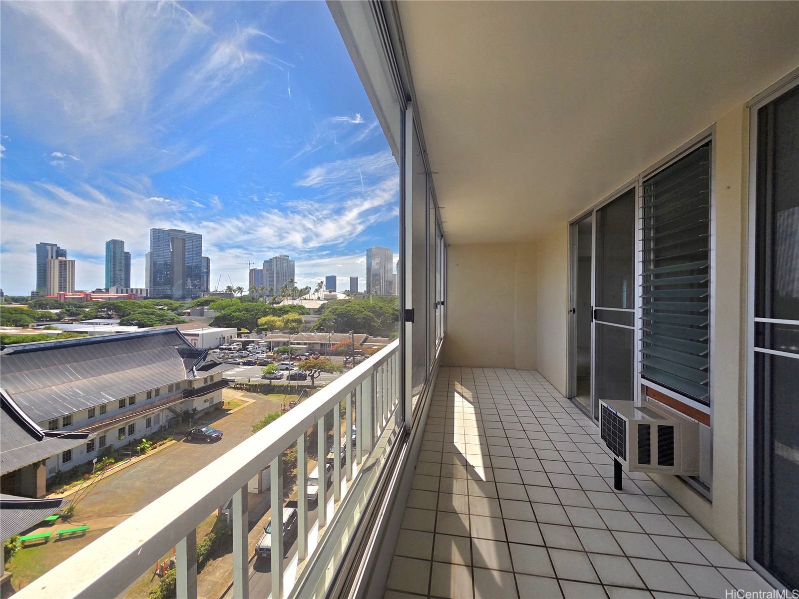 1122 Elm Street 707