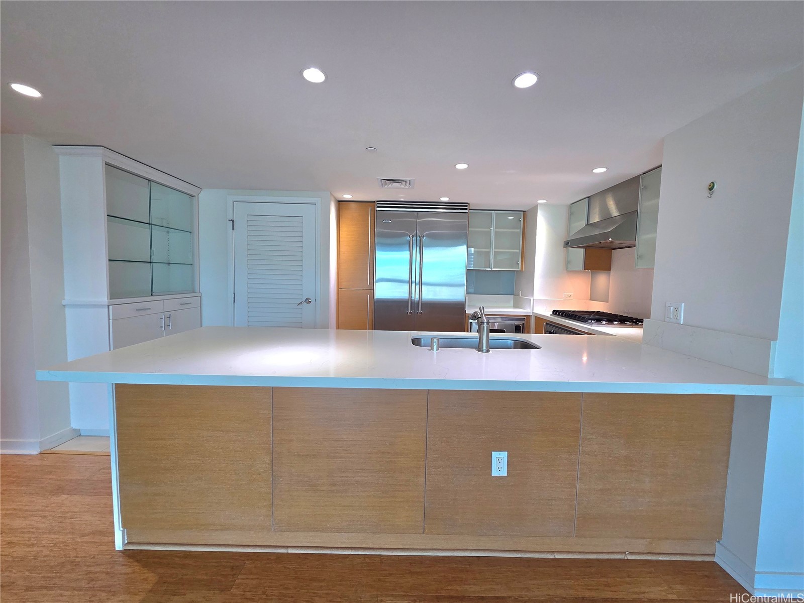 1177 Queen Street 3901