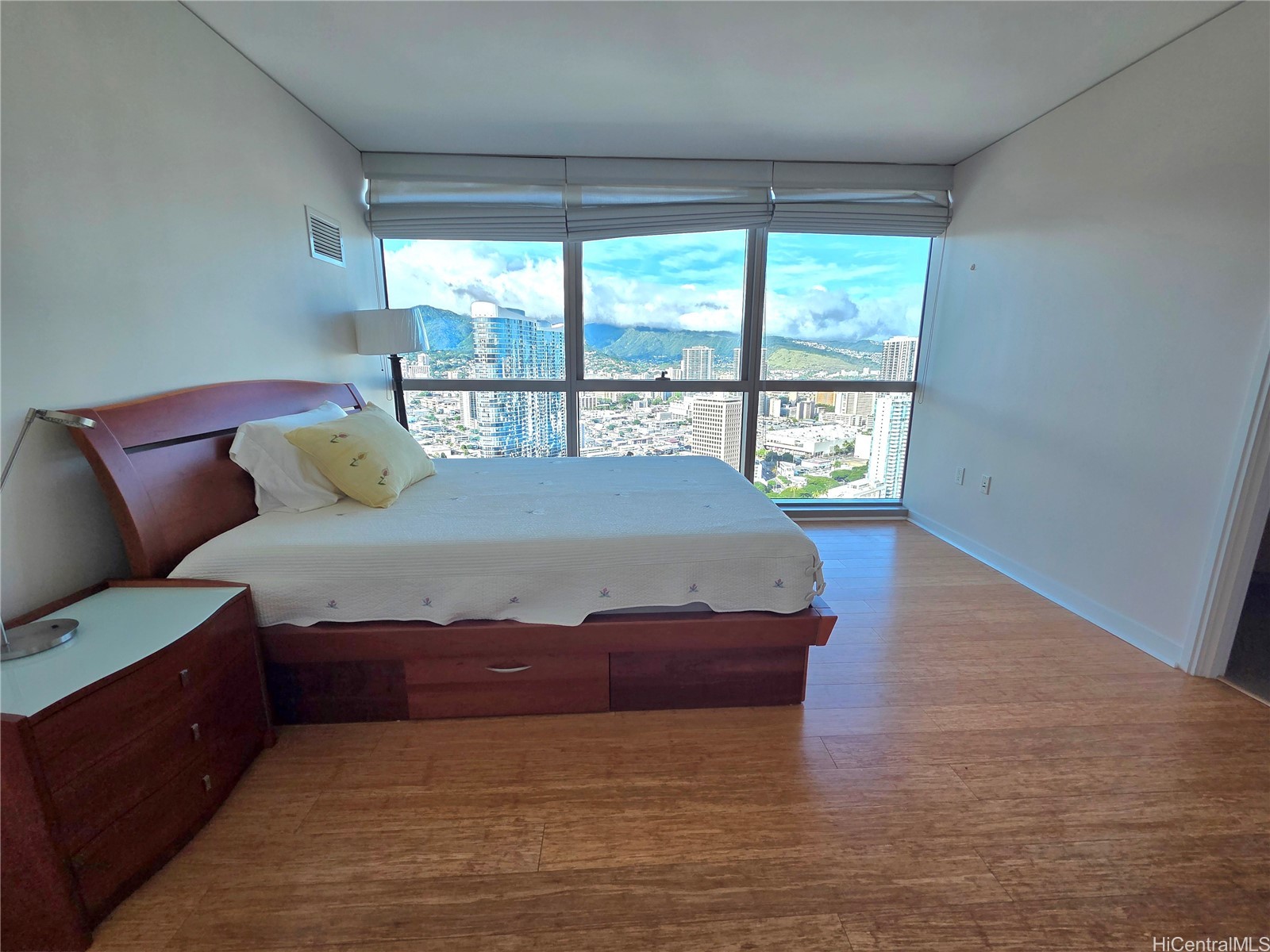 1177 Queen Street 3901