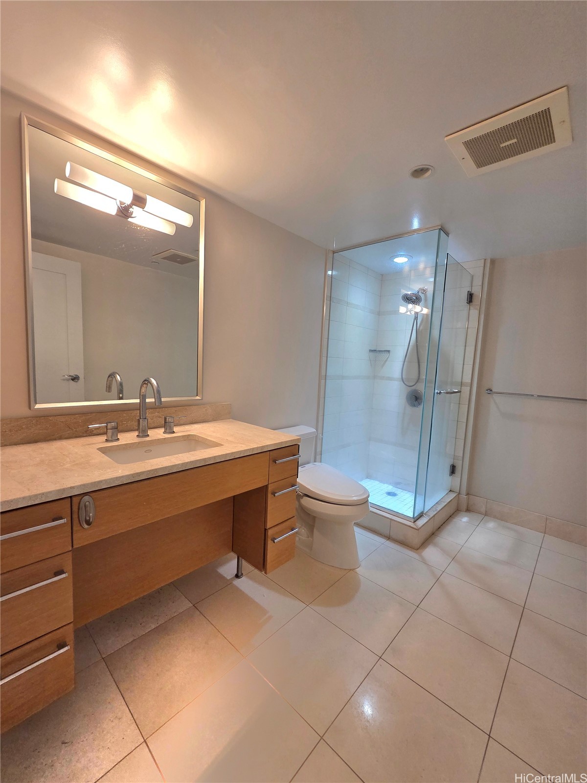 1177 Queen Street 3901