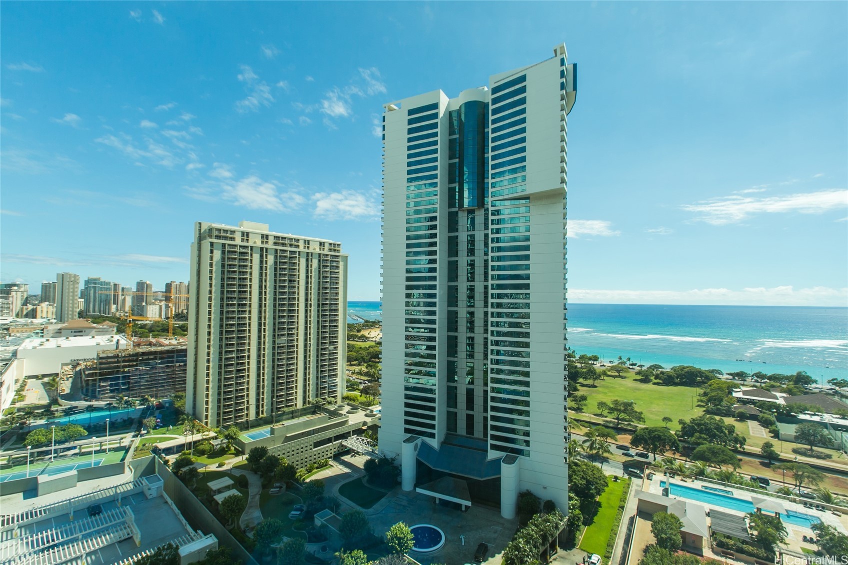 1177 Queen Street 3901