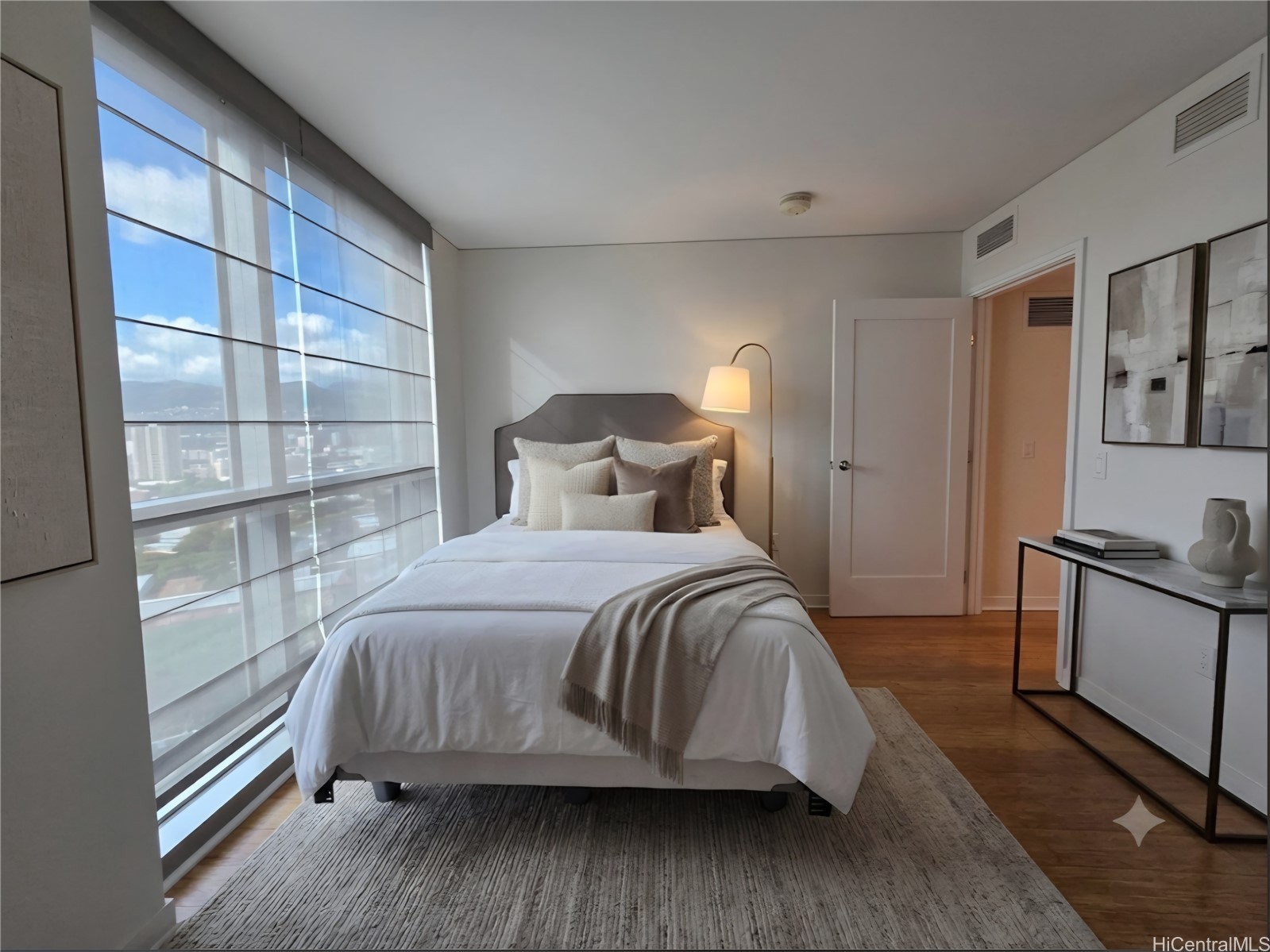 1177 Queen Street 3901