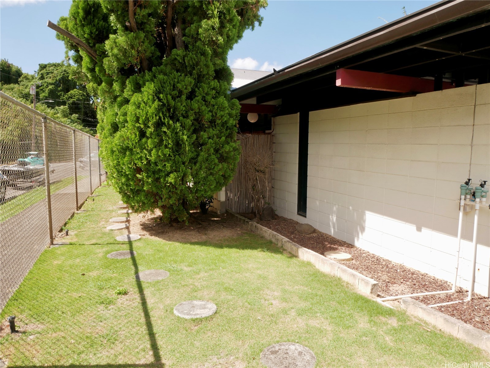 1446 Mahiole Street