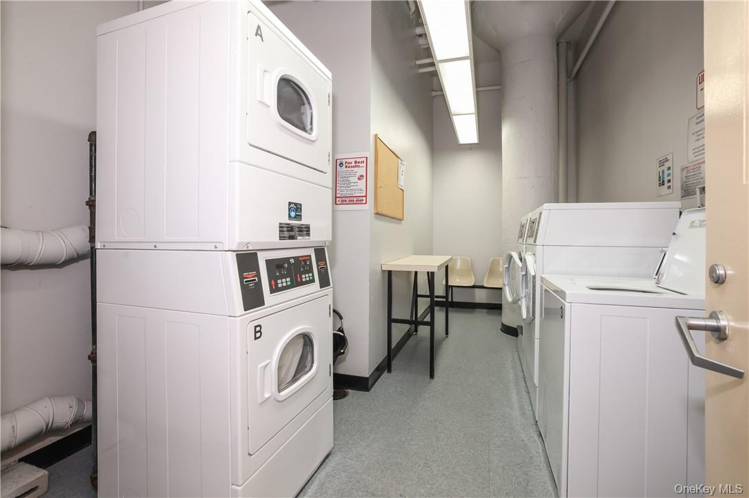 1 Landmark Square Unit: 327