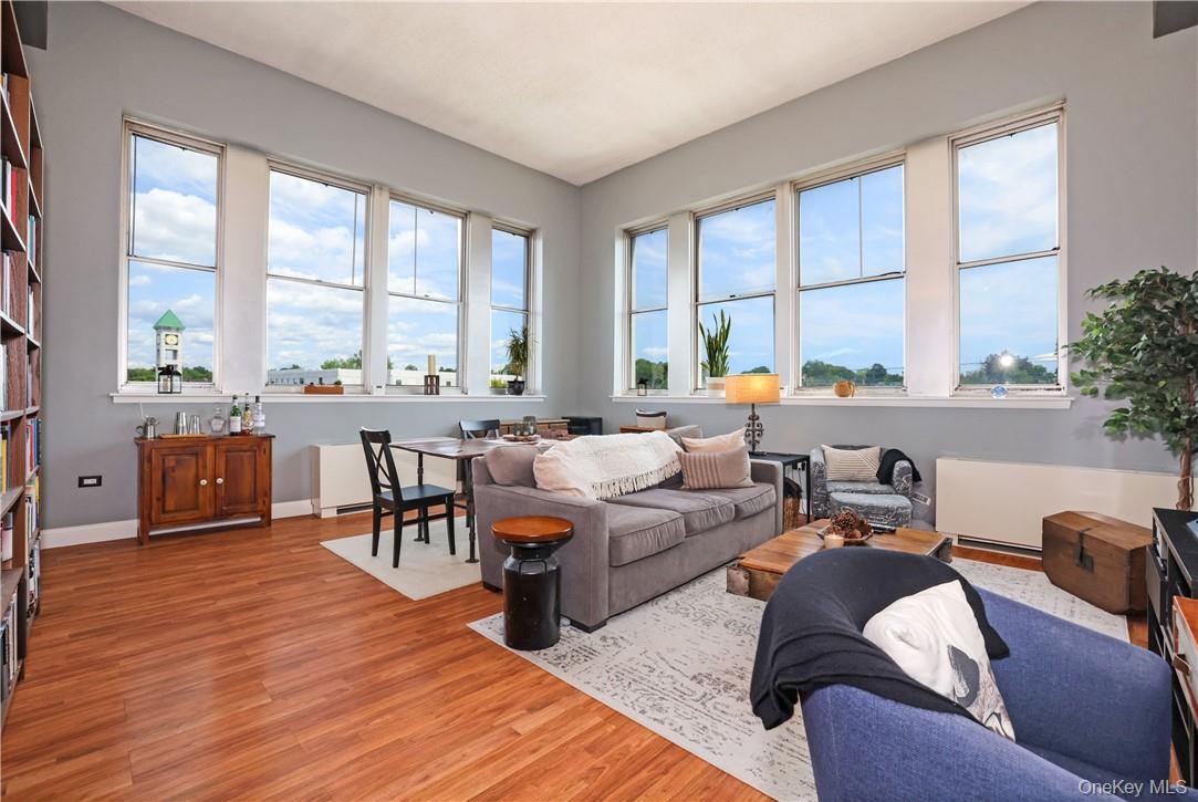 1 Landmark Square Unit: 327