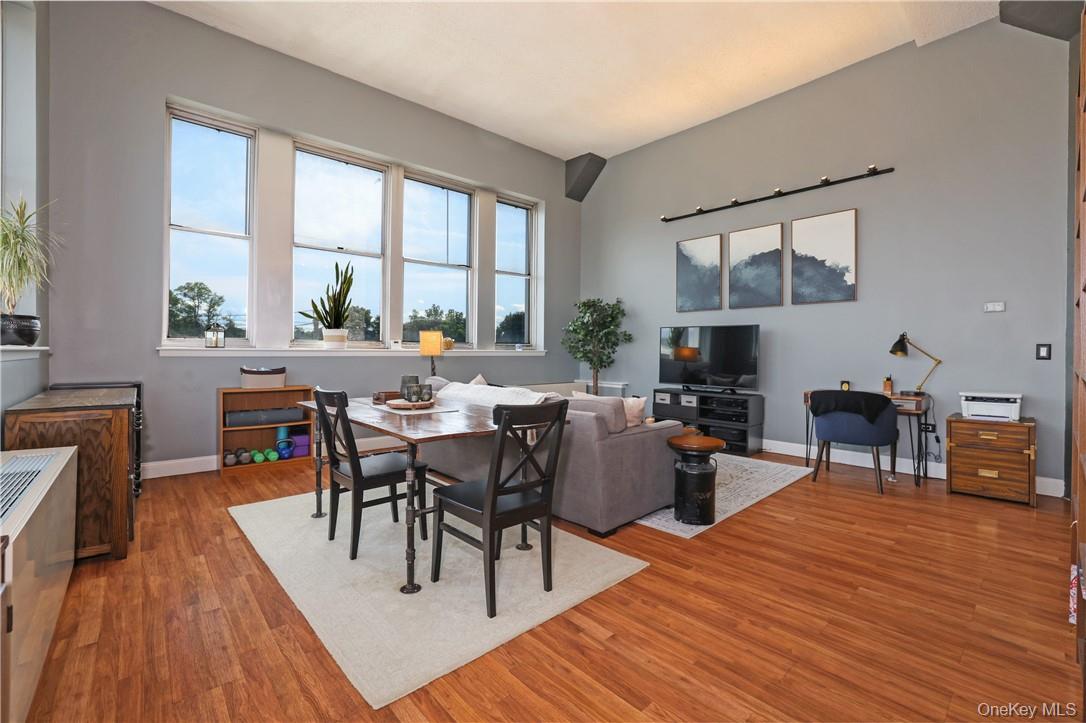 1 Landmark Square Unit: 327