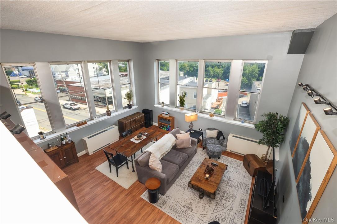 1 Landmark Square Unit: 327