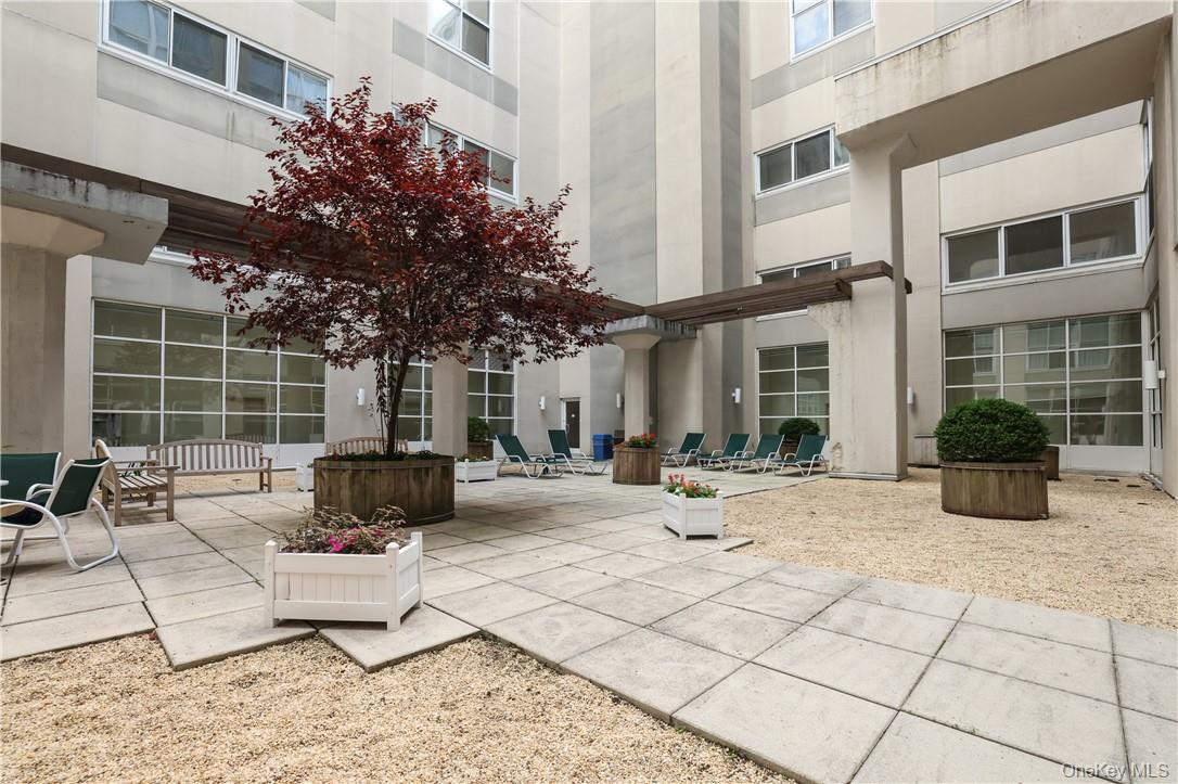 1 Landmark Square Unit: 327