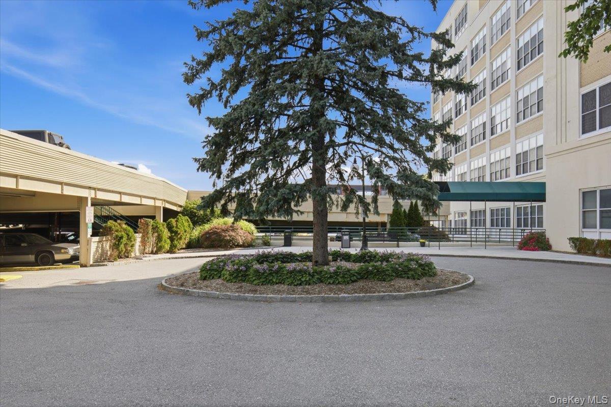 1 Landmark Square Unit: 327