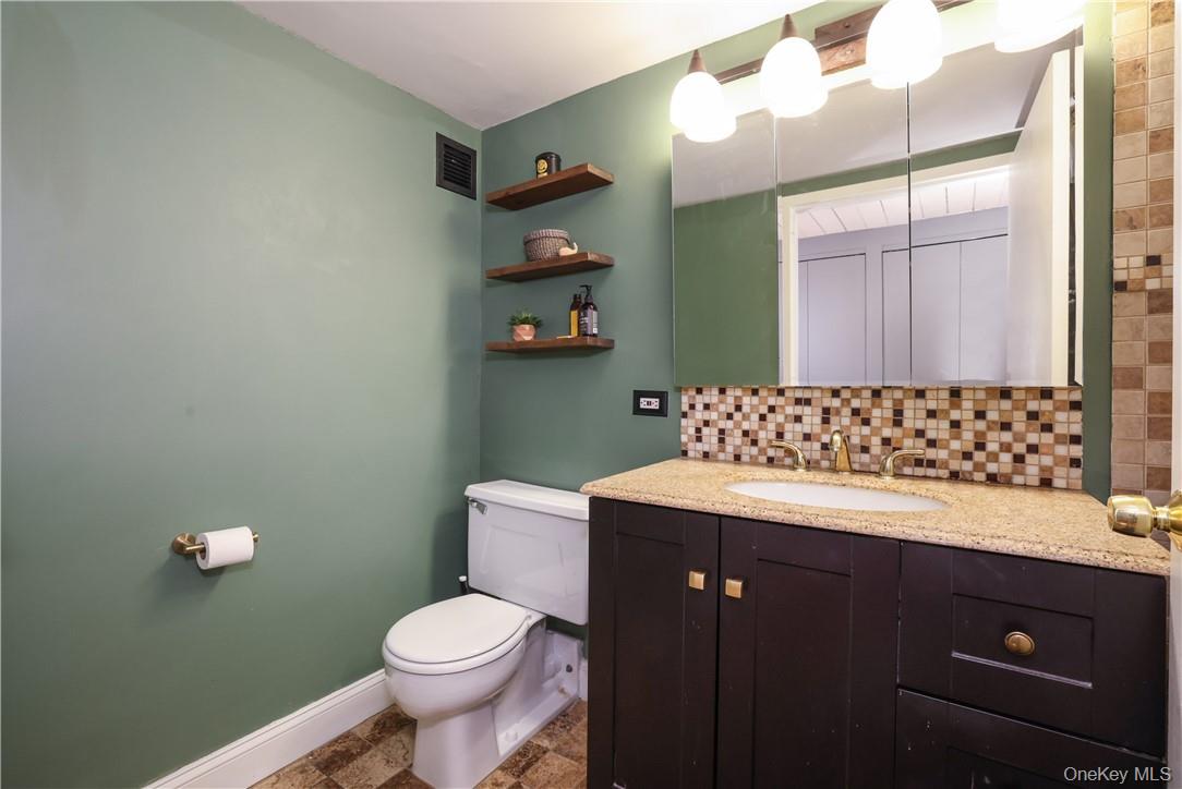 1 Landmark Square Unit: 327