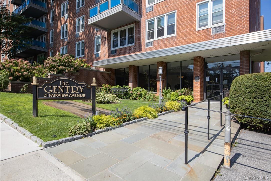 21 Fairview Avenue Unit: 724