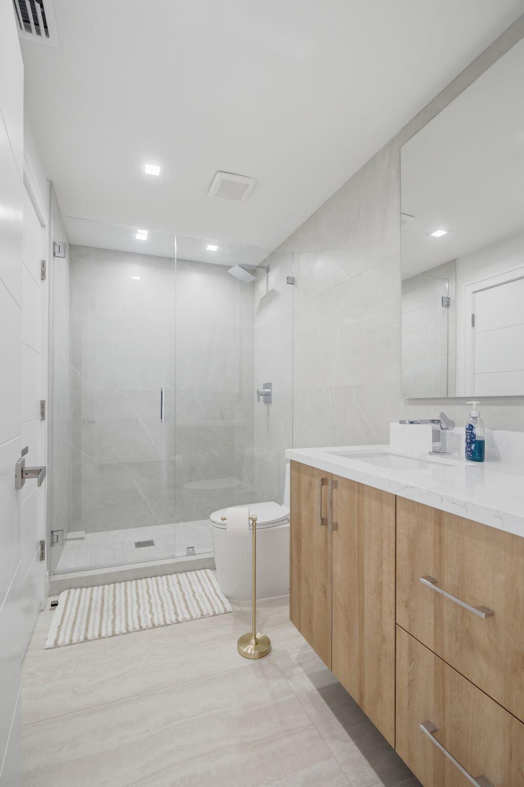 1173 HILLSBORO MILE 2-2