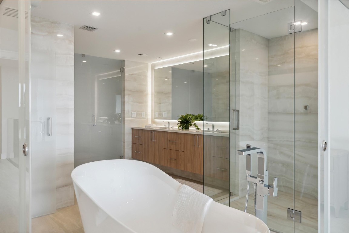 1173 Hillsboro Mile Unit: Unit 2 Building 1