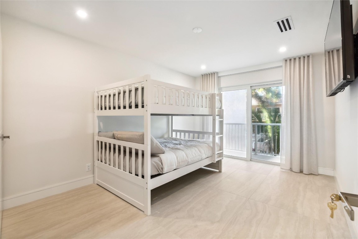 1173 Hillsboro Mile Unit: Unit 2 Building 1