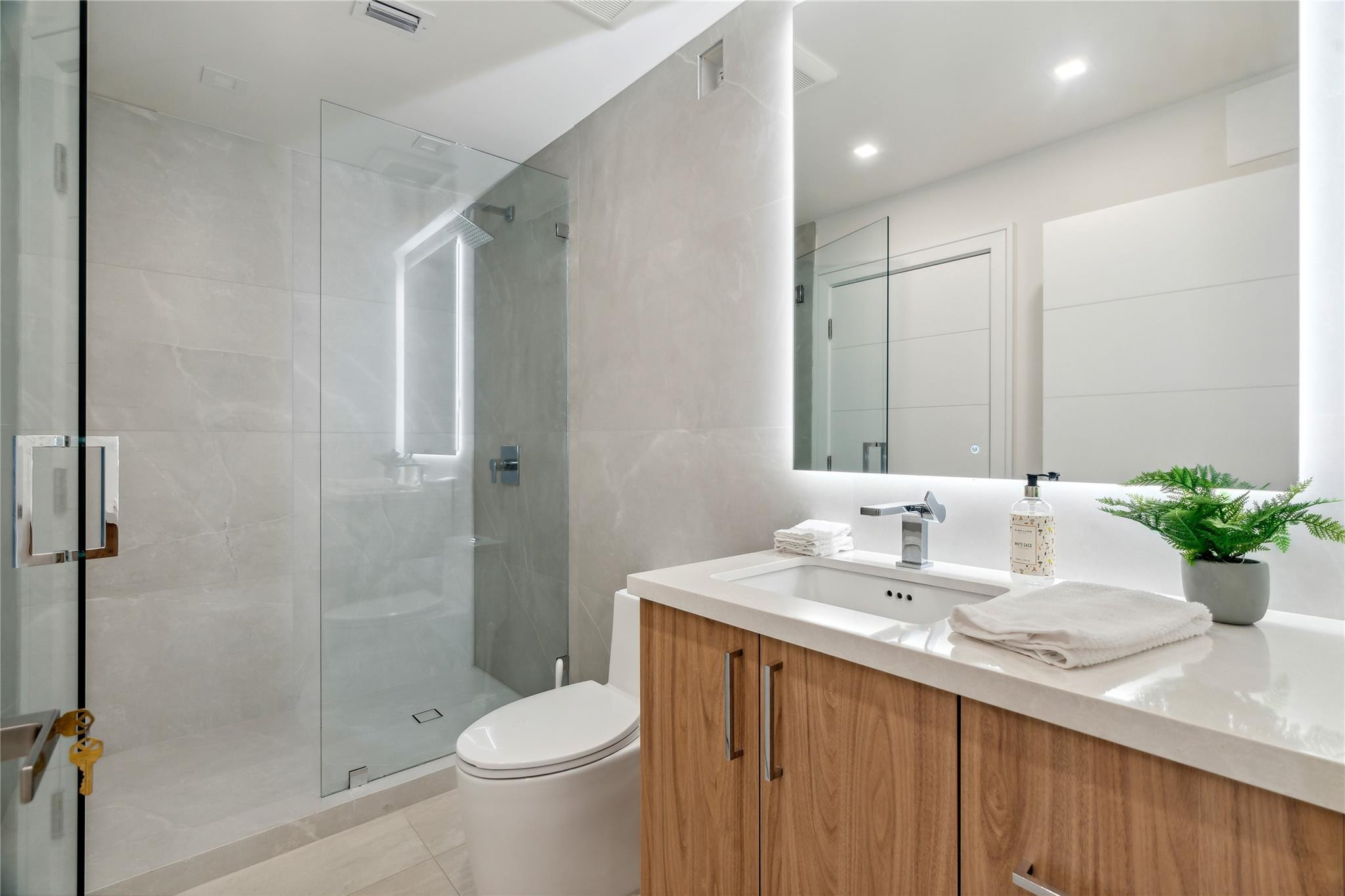 1173 Hillsboro Mile Unit: Unit 2 Building 1