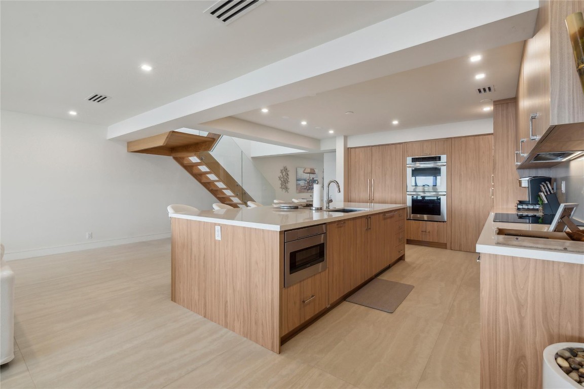 1173 Hillsboro Mile Unit: Unit 2 Building 1