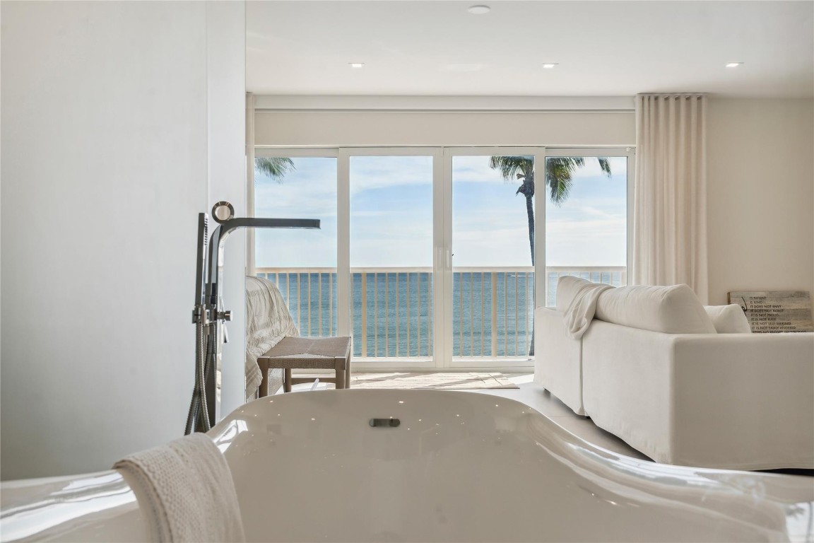 1173 Hillsboro Mile Unit: Unit 2 Building 1