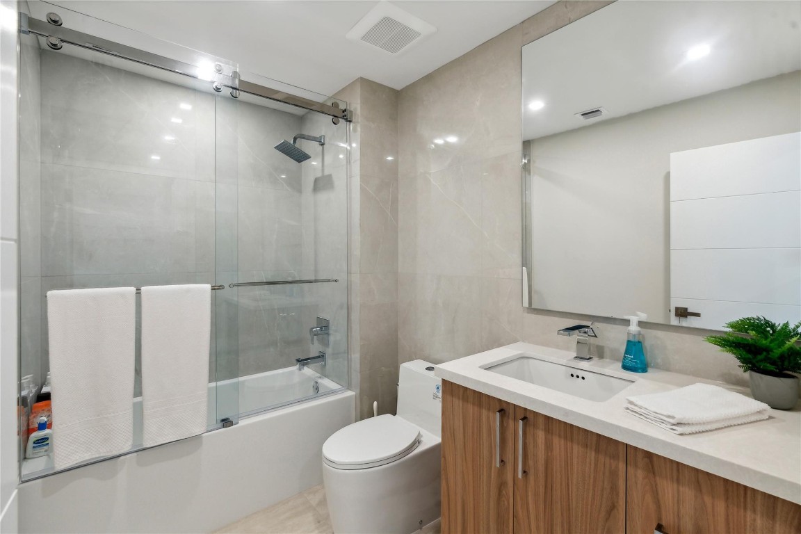 1173 Hillsboro Mile Unit: Unit 2 Building 1