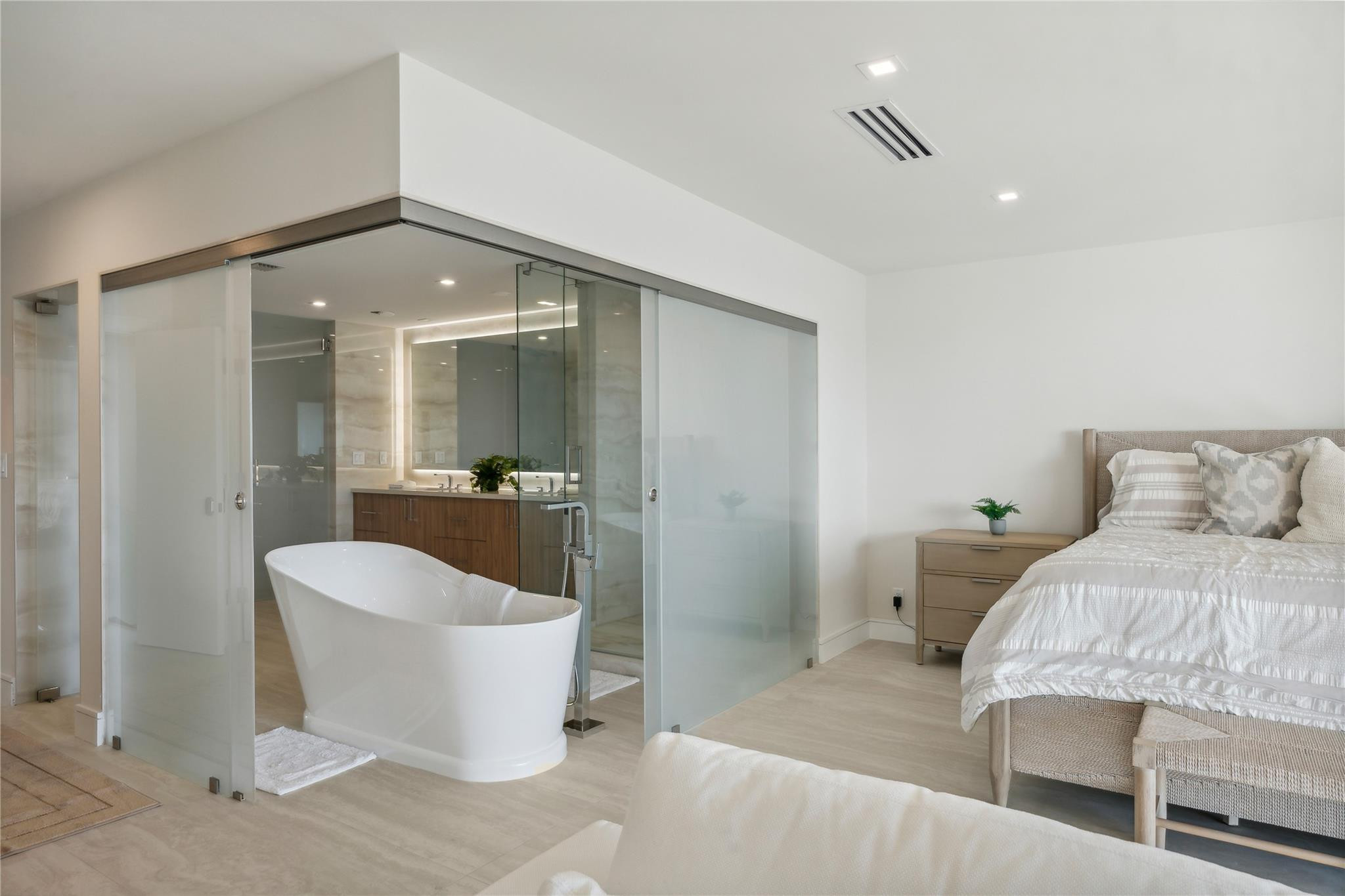 1173 Hillsboro Mile Unit: Unit 2 Building 1